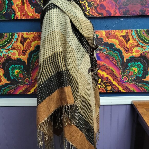 Collection Eighteen ~ ONE Size ~ Button Shawl Wrap ~ Excellent Condition - Picture 3 of 8